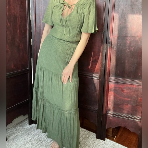 Green  tiered women's tie-front midi dress Small - Picture 3 of 6